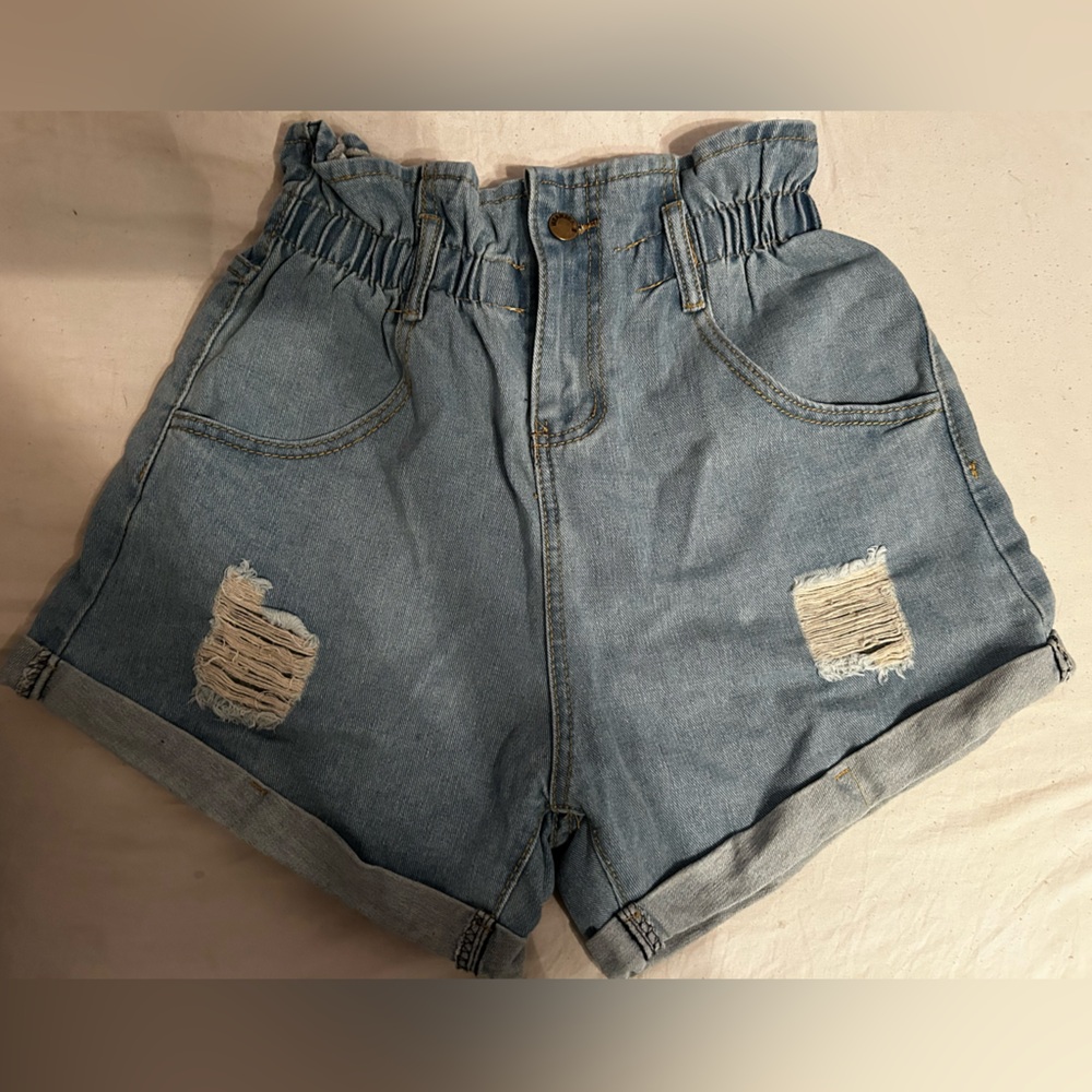 Shorts with elastic wasteband
